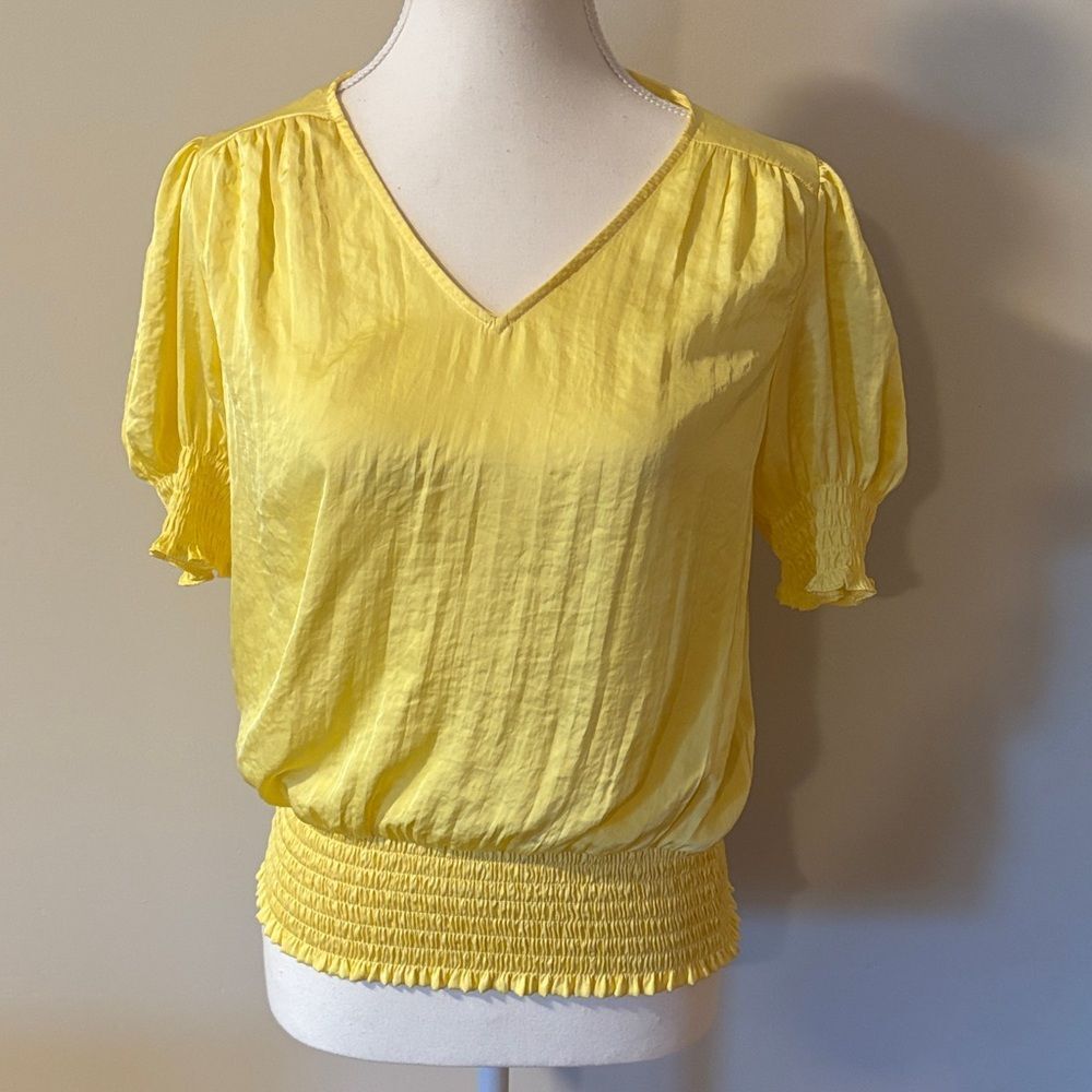 Philosophy Silky Yellow V-Neck Elastic Waist Blouse. Size Small